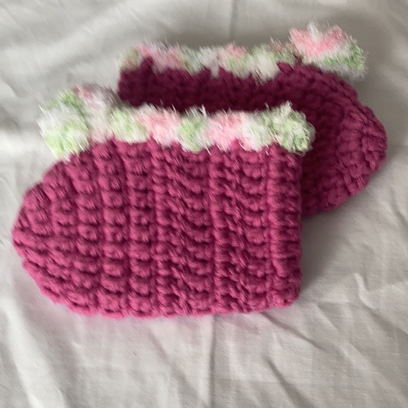 Hand crochet baby slipper - Picture 2 of 2